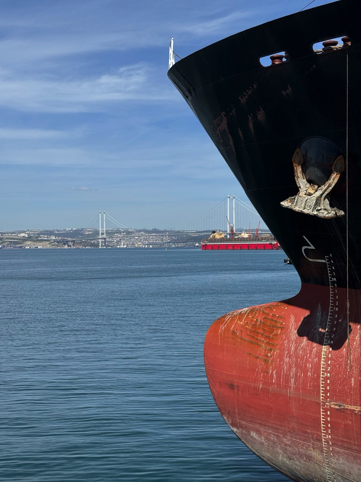 Commercial vessel bow
