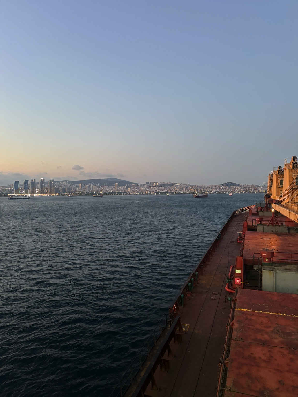 Commercial maritime vessel